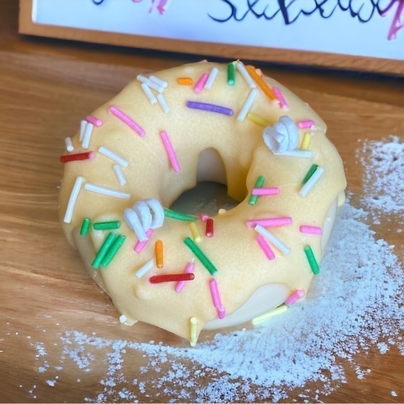 ⚠️SALE Candle // Handmade Yellow Glaze Donut Shaped Soy Wax Cancle - Picture 3 of 4